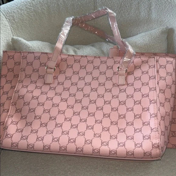 ⭐️NWT Bebe Tanya Monogram Tote w/Pouch⭐️